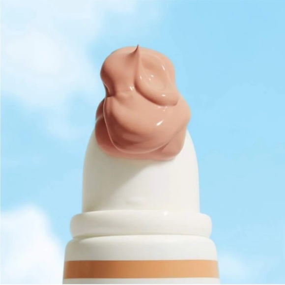 Peter Thomas Roth Water Drench Hyaluronic Cloud Sheer Tint Moisturizer SPF 45 - Picture 4 of 16